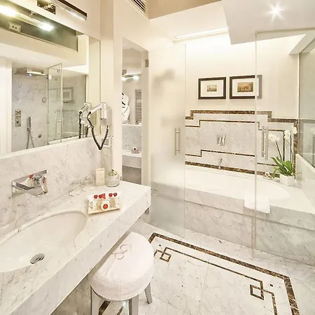Trevi Palace Luxury Hotel Roma