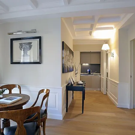 Trevi Palace Luxury Hotell 4*