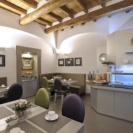 Trevi Palace Luxury Hotell 4*
