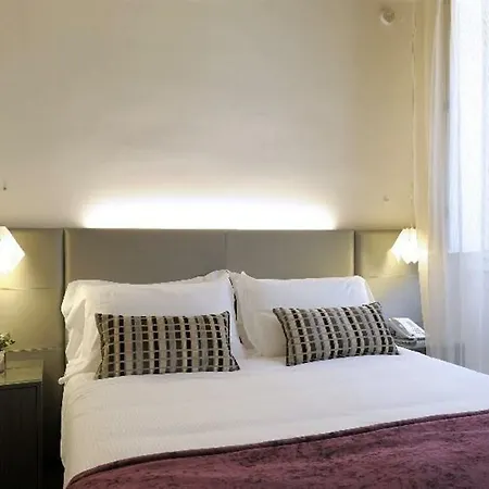 Trevi Palace Luxury Hotell 4*