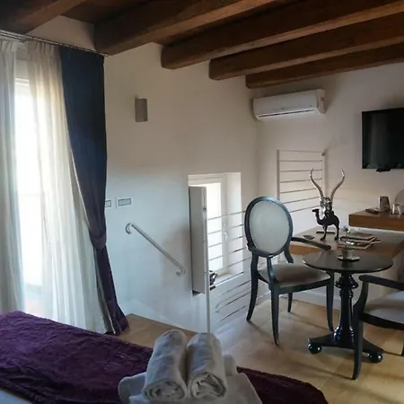 Trevi Palace Luxury Hotell 4*