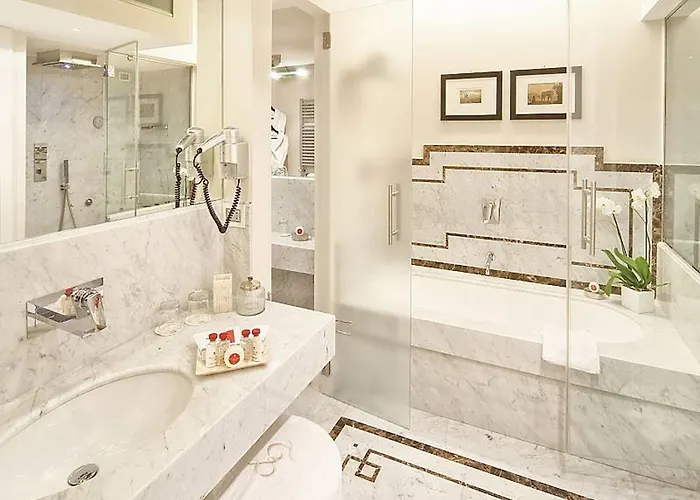 Trevi Palace Luxury Hotel Rom