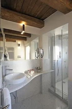 Trevi Palace Luxury Hotel 4*