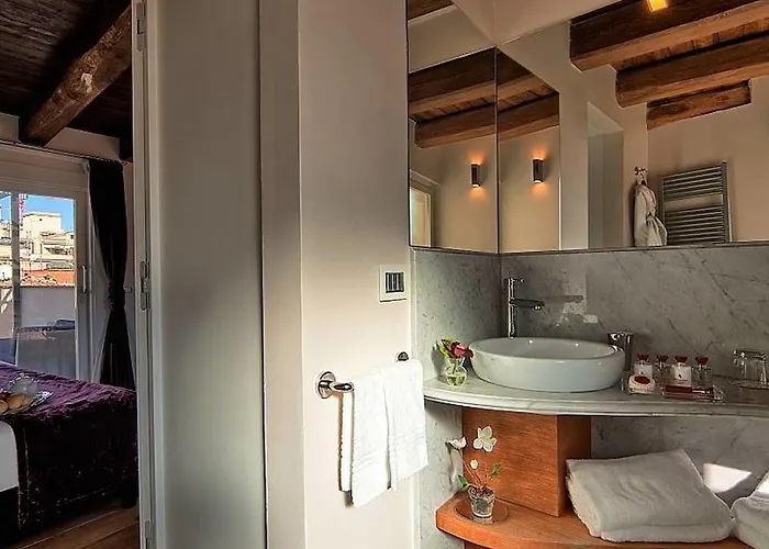 Trevi Palace Luxury Hotel