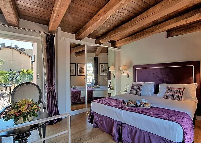 Trevi Palace Luxury Hotel Rom