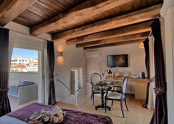 Trevi Palace Luxury Hotel Rom