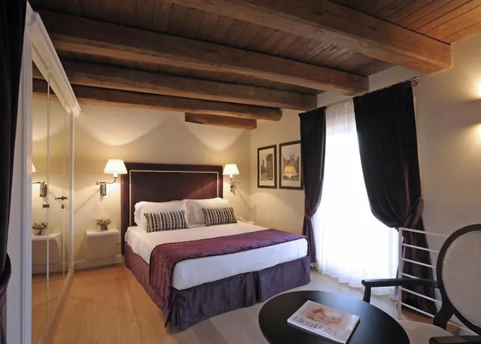 Hotel Trevi Palace Luxury Rom