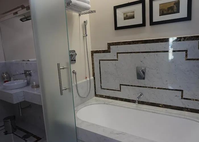 Hotel Trevi Palace Luxury Rom