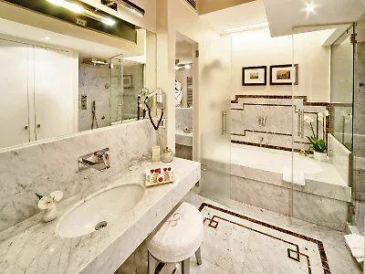 Trevi Palace Luxury Hotel Rom