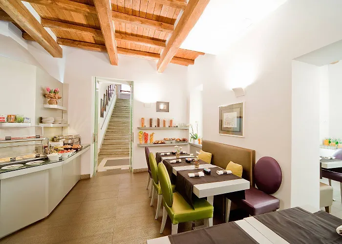 Hotel Trevi Palace Luxury Rom