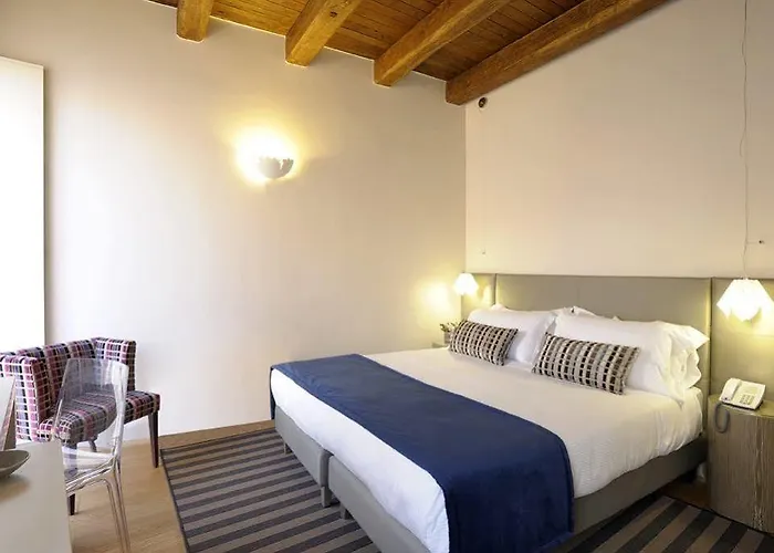 Trevi Palace Luxury Hotel Rom