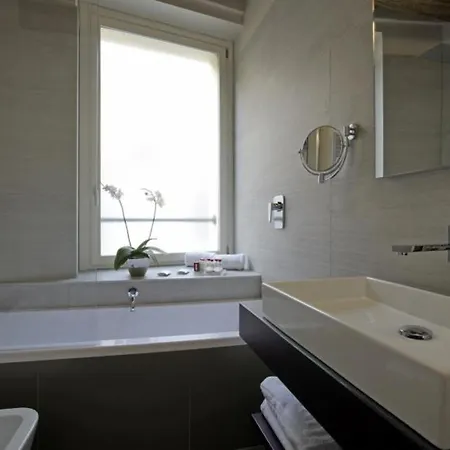 Trevi Palace Luxury Hotel Rome