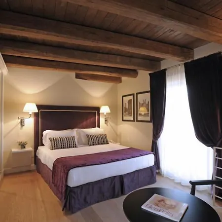 Hotel Trevi Palace Luxury Rome