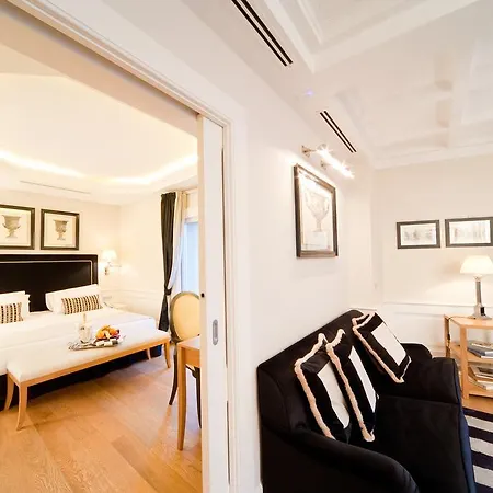 Hotel Trevi Palace Luxury Rome