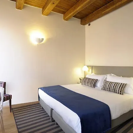 Trevi Palace Luxury Hotel Rome