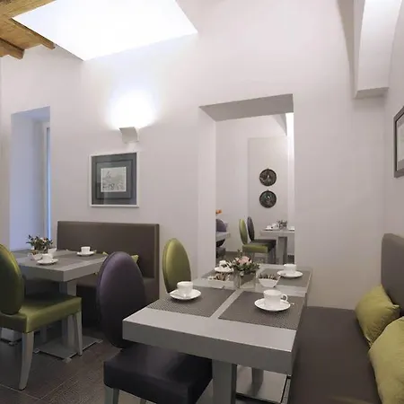 Hotel Trevi Palace Luxury Rome